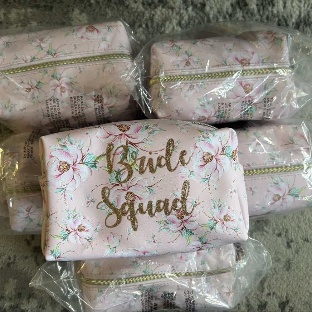 🆕 (6) Pink Floral Makeup Bags with Gold Accents